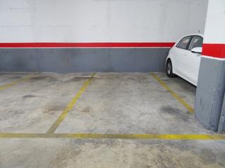 Car parking  Carrer de francesc oller. Plaza para coche