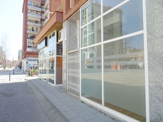 Miete Geschäftsraum in Passeig de lluís muncunill 16. Local con salida de humos