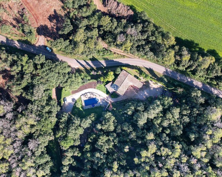 Foto e83d173b-2ed0-4c63-8422-42de7ce88b33. Masia amb calefacció aparcament piscina a Esponellà