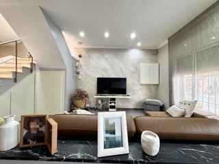 Casa adossada  Francesc layret. Vive en la creu alta! casa de 163m con patio, parking y eficienc