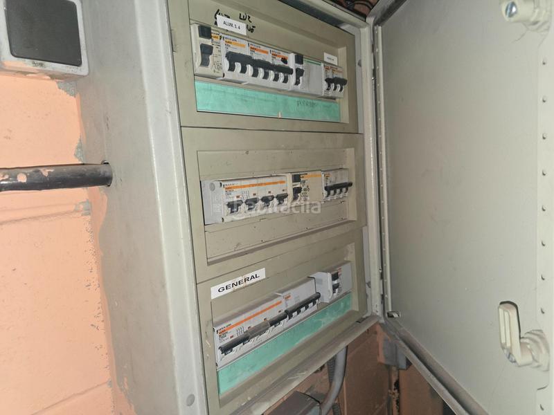 Foto d3d3aa90-b9ca-41da-bd89-84796357ab1d. Nave industrial  en venta!!! con puentes grua... en Castellar del Vallès