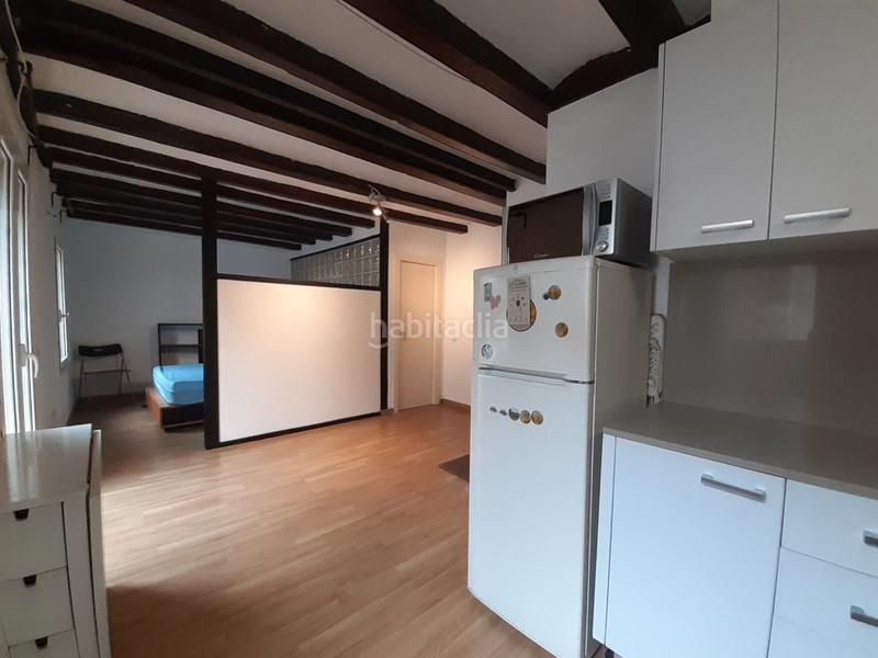 Foto c1ec43c2-4601-457a-aa18-cab8d7a6e9cc. Piso Barceloneta,1habitacion, cocina, baño, balcón, sol,cerca playa, alto sin ascensor en Barcelona