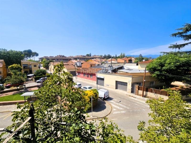 Foto 39c1f558-cdf5-4f08-9f80-d380a07a3224. Casa adossada amb xemeneia calefacció aparcament a Llinars del Vallès