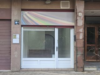 Miete Geschäftsraum  Carrer santiago rusiñol. Excelente local comercial 37m2 en el pueblo de sant antoni de vi