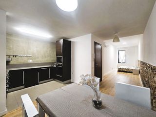 Appartamento  Carrer de bellit. Excelente planta baja de 58m2 reformada con patio, ideal parejas