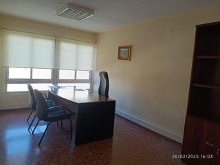 Location Bureau à Casco Histórico. Oficina en alquiler en centro, 3 dormitorios.