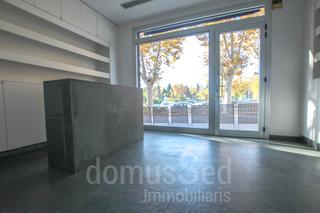 Lloguer Local Comercial a Centre. Local impecable en alquiler