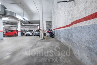 Parking coche en Centre. Pk033