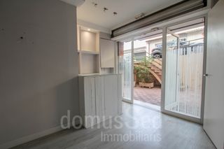 Lloguer Local Comercial a Carrer àfrica 5. Local en alquiler en alella