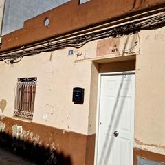 Casa  Carrer d' aldinsa. Casa de pueblo para reformar