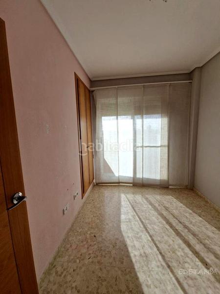 Foto 2b3ea373-6e27-4da1-831e-4cc29bd2c857. Rent semi detached house with heating parking in Moncada