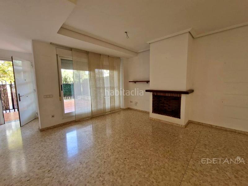 Foto 7f6d7882-327e-4ebe-a1ff-b7f8abdeb2dc. Rent semi detached house with heating parking in Moncada