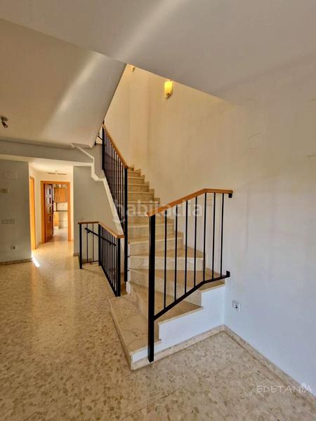 Foto 81bb9237-0c08-4045-ab49-fef2604825f5. Rent semi detached house with heating parking in Moncada