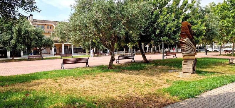 Foto 94b92867-0bea-4c1f-826d-078324b354dd. Rent semi detached house with heating parking in Moncada