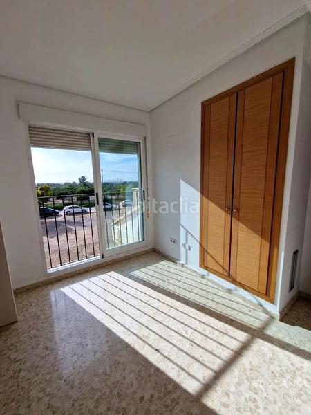 Foto ce52cb35-883d-42b3-a339-bdf2b7255e46. Rent semi detached house with heating parking in Moncada