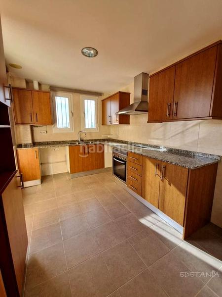 Foto d955c2f2-3d9b-4cae-bb1b-2cf5457e2967. Rent semi detached house with heating parking in Moncada