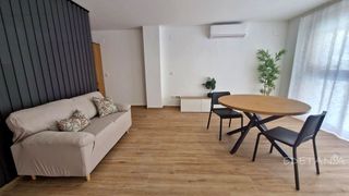 Miete Etagenwohnung  Calle de dénia. Estudio para alumnos ceu