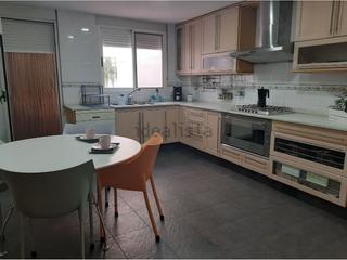Etagenwohnung en Llombai. Piso en venta en centro, 4 dormitorios.