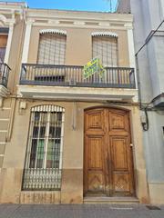 Haus en Centro. Casa en venta en mercado, 3 dormitorios.