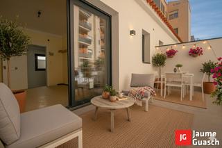 Pis a Carrer de l'envelat 21. A reformar con terraza