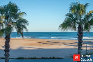 Flat in Barri Marítim. Piso junto al mar!!