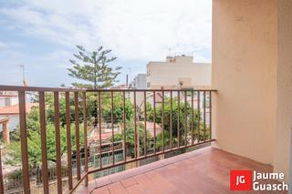 Flat in Carrer de lleida 19. Céntrico con tres dormitorios