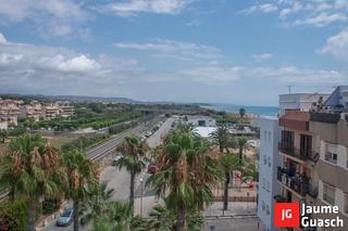 Appartement à Carrer de tamarit 31. Apartamento reformado en la playa