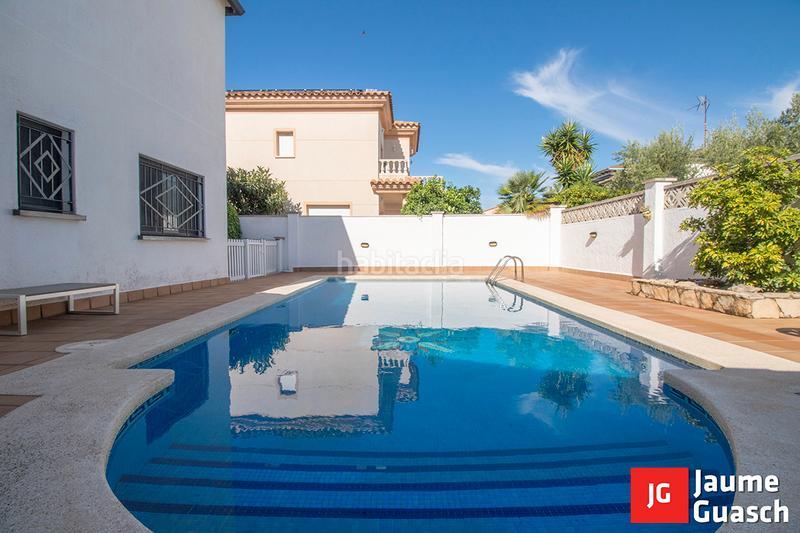 Foto 2e7c7b4d-85d5-45dc-998f-95ff654d0728. Casa pareada  con piscina en Creixell