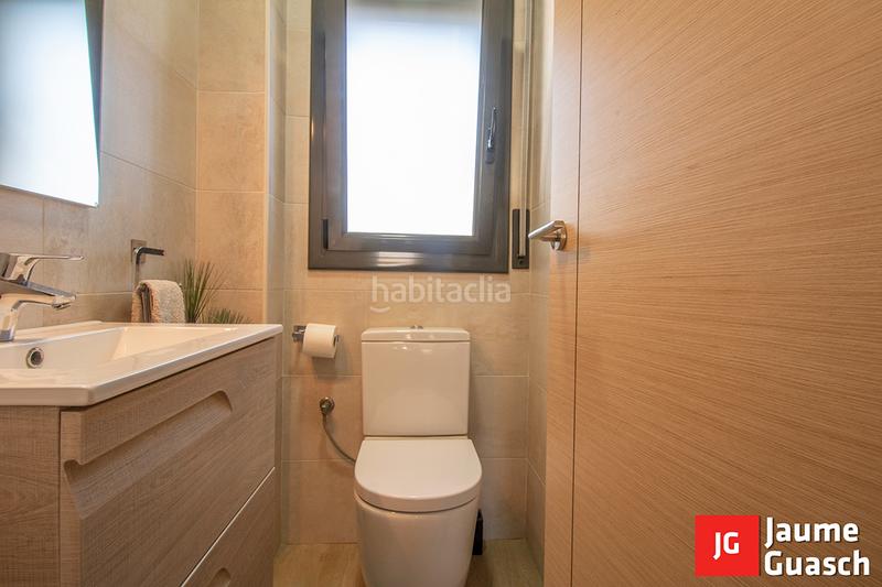 Foto 520db67e-36e9-464a-8698-02a5a7e840ec. Casa pareada  con piscina en Creixell