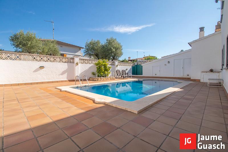 Foto aa678776-2f64-4ba2-a7ba-9179206f6c4c. Casa pareada  con piscina en Creixell