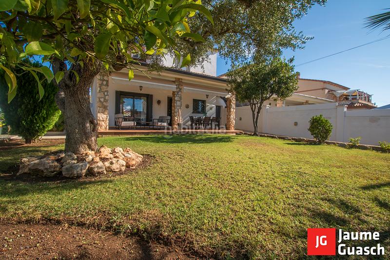 Foto f886123e-5a90-4443-b1e9-c482ce4fa987. Casa pareada  con piscina en Creixell