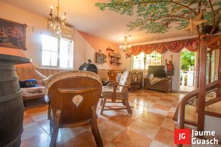 Maison jumelée à Els Munts. Amplia  casa con jardín en els  munts
