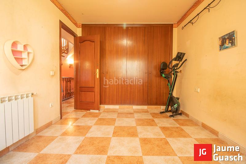 Foto 08769eaa-1fe5-4bbc-b4f2-2c4b0ca25c7f. Casa adosada amplia casa con jardín en Els Munts en Torredembarra