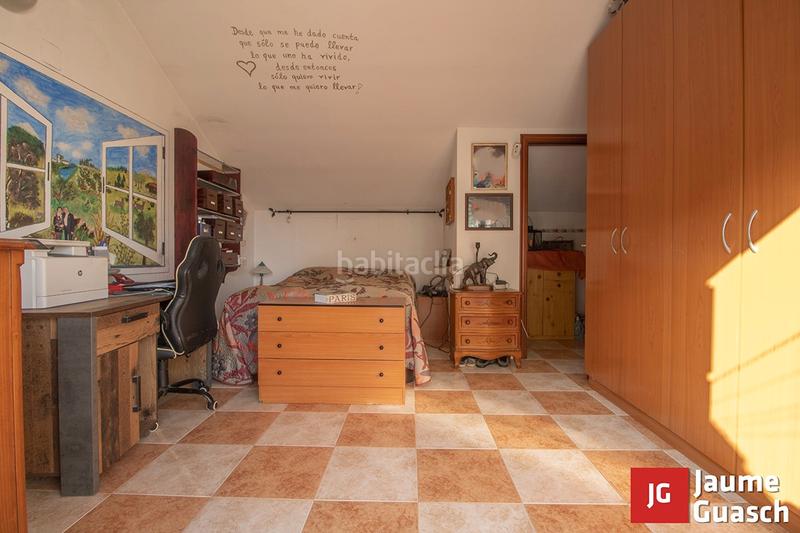 Foto adbd8bb6-9a1f-4993-acfc-dc60d4ea9dc6. Casa adosada amplia casa con jardín en Els Munts en Torredembarra