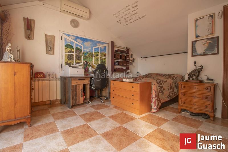Foto b21886ee-4ab4-4c9f-81fd-e57728b0522a. Casa adosada amplia casa con jardín en Els Munts en Torredembarra