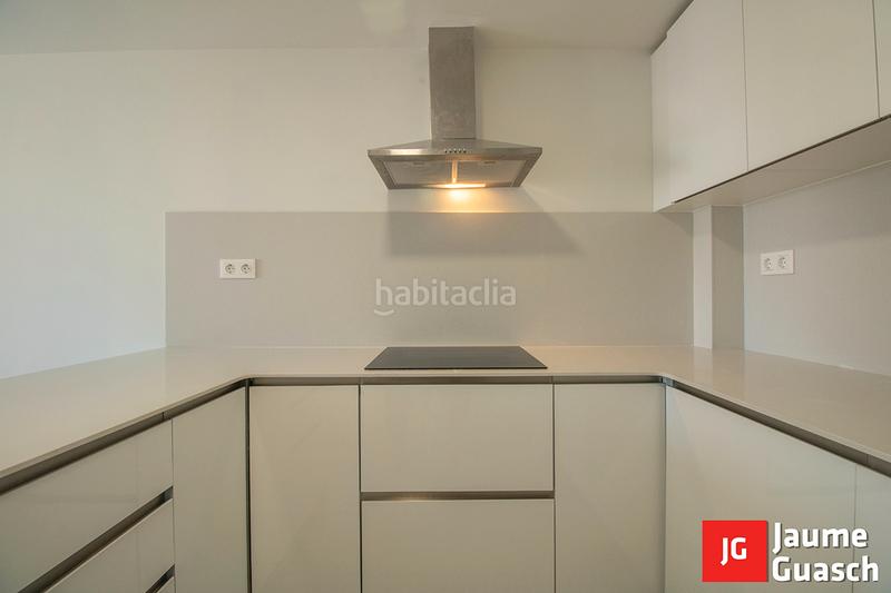 Foto ca8a2226-e6fa-46b3-9e30-1bfc28a7a134. Ático piso con parquing y trastero en el centro en Torredembarra