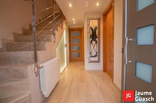 Casa aparellada a Nou de Gaià (La). Pareada esquinera con piscina privada en la nou de gaià