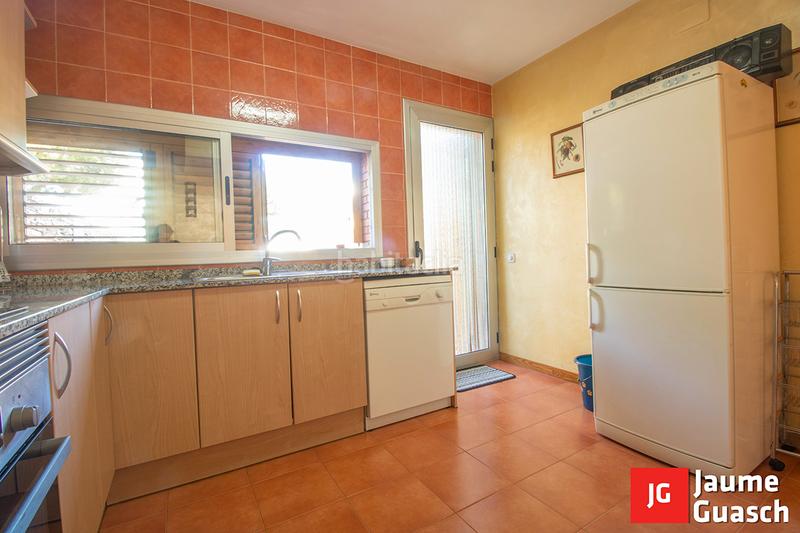 Foto 003ddecb-5473-48a7-903c-6127eac418b9. Casa adossada a avinguda de la mediterrània 83 a Creixell