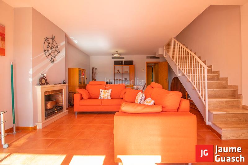 Foto 579d7229-ef48-42f9-87a5-e5acf9390e20. Casa adossada a avinguda de la mediterrània 83 a Creixell