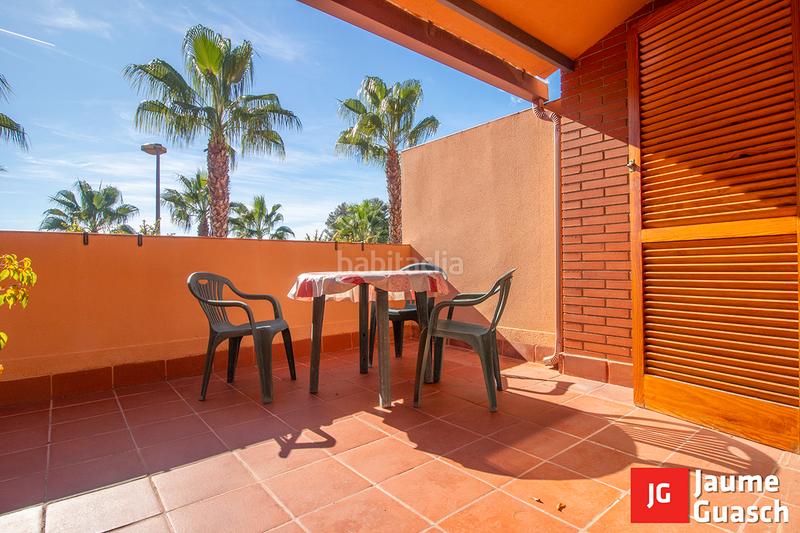 Foto cefe9370-dd7d-4f8e-9fc4-2338530af73c. Casa adossada a avinguda de la mediterrània 83 a Creixell