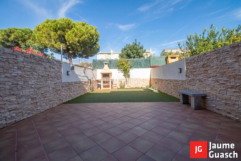 Foto ede5a1ca-cf64-4e2e-9c3d-221e9f9a2797. Casa adossada a avinguda de la mediterrània 83 a Creixell