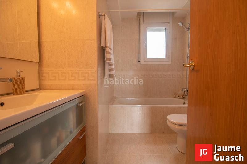 Foto 45c4bc84-4385-4e9f-9fae-022da989a4b9. Casa aparellada amb calefacció aparcament piscina a Torredembarra