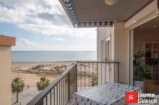 Pis  Passeig de rafael campalans. Oportunidad! apartamento en primera línea de mar!