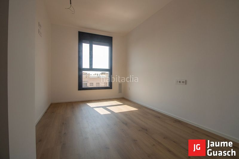 Foto 3e4498ce-ae00-4de3-8109-f3107f5a4a1a. Àtic amb calefacció piscina a Centre Torredembarra