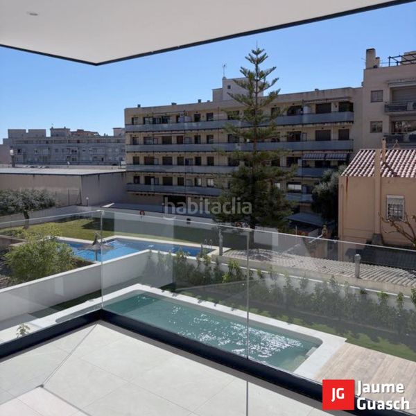 Foto b3dada1d-aaee-4dd2-a3af-9eb1edca831b. Àtic amb calefacció piscina a Centre Torredembarra