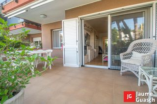 Planta baja en Passeig de francesc macià 36. Con gran terraza y piscina!!