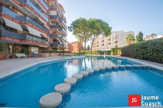 Planta baixa a Passeig de francesc macià 36. Con gran terraza y piscina!!