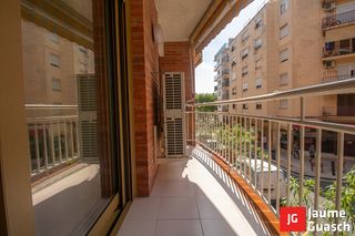 Etagenwohnung in Centre. Magnífico piso con 4 habitaciones y parking en torredembarra.