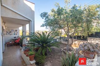 Casa aparellada a Creixell. Vivienda unifamiliar pareada