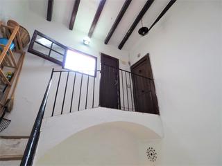 Masia a Centre. Casa de pueblo junto a la iglesia